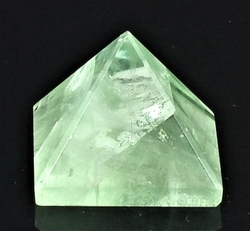 Fluoritová pyramida 23 mm