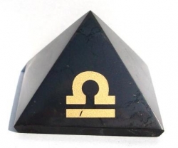 Šungitová pyramida se znamením Váhy
