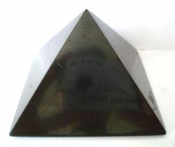 Šungitová pyramida leštěná 8x8 cm