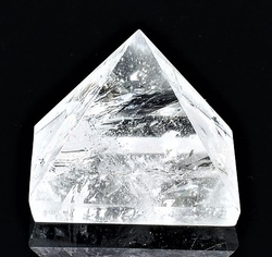 pyramida kristal