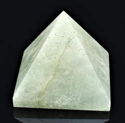 Avanturín zelený pyramida 62 x 60 mm