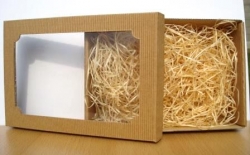 Krabice dárková s průhledným víkem a výplní (dřevitá vlna)