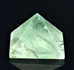Fluoritová pyramida 25 x 25 mm