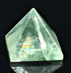 Fluoritová pyramida 23 x 23 mm