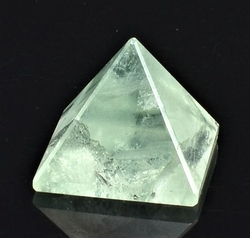 Fluoritová pyramida 22 x 22 mm