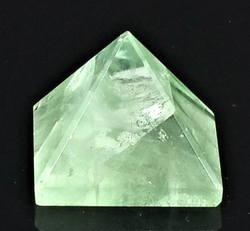 Fluoritová pyramida 23 x 23 mm