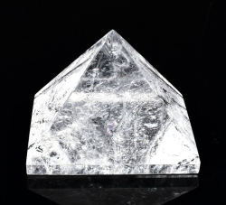 Křišťálová pyramida 62 mm