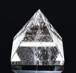 Křišťálová pyramida 36 mm