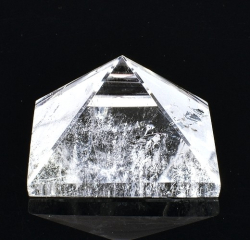 Křišťálová pyramida 37 mm