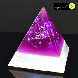 Pyramidová lampa Spirit s křišťálem - USB