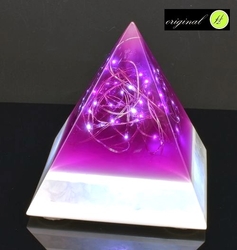Pyramidová lampa Spirit s křišťálem - USB