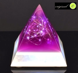 Pyramidová lampa Spirit s křišťálem - USB