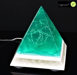 Pyramidová lampa zelená s křišťálem - USB