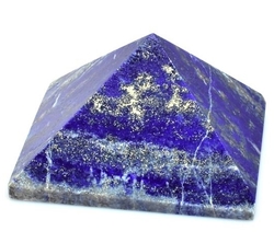 Lapis lazuli pyramida 46 x 45 mm