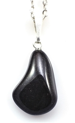 Onyx černý přívěšek kamínek