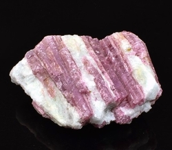 Rubelit surový AA / 5145