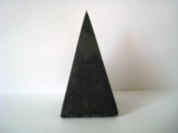 Šungitová pyramida neleštěná 3 cm