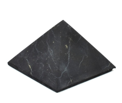 Šungitová pyramida neleštěná 5x5 cm - SLEVA