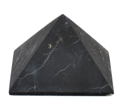 Šungitová pyramida neleštěná 5x5 cm - SLEVA