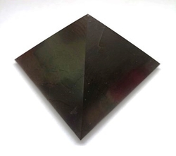 Šungitová pyramida leštěná 8x8 cm - SLEVA 1
