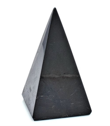 Šungitová pyramida jehlan leštěná 5 cm - SLEVA