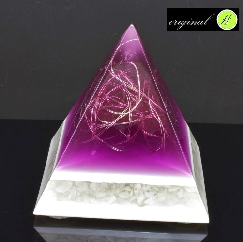 Pyramidová lampa Spirit s křišťálem - USB