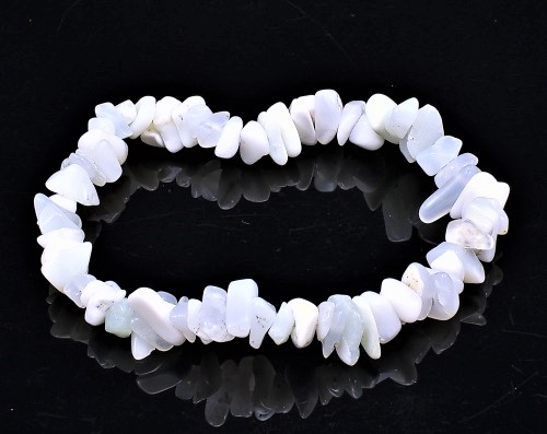 Opal bily