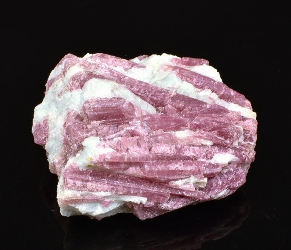 Rubelit surový AA / 5146