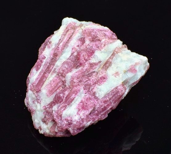 Rubelit surový AA / 5146